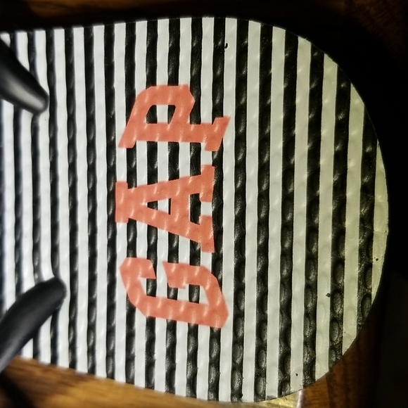 Gap flip flops - Picture 7 of 7